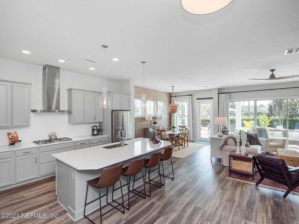 1st image of 325 Daniel Park Cir