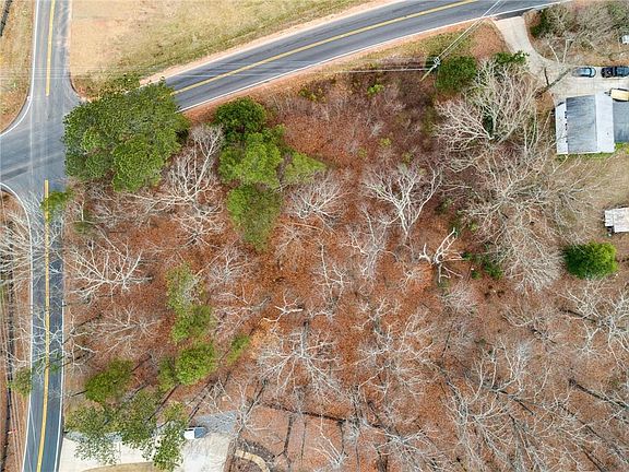 3rd image of 1315 Gaddis Rd