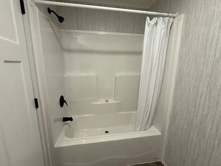 1703 Cambridge Ct — Photo 4