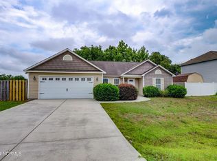 401 Ridgeway Ln, Holly Ridge, NC 28445