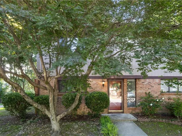 1010 N Green Dr, Newport News, VA 23602