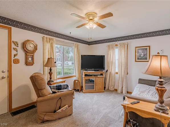 464 Jefferson Ave, Barberton, OH 44203