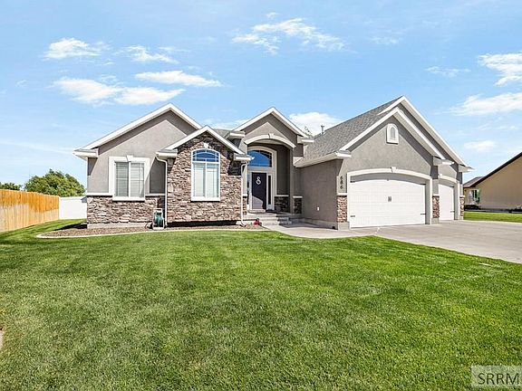 3rd image of 686 Tanglewood Dr