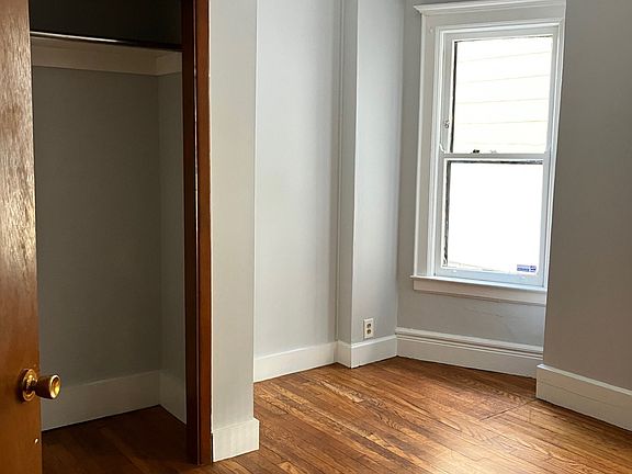 5th image of 111 Claremont Ave Unit 1