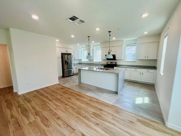 792 Garden St — Photo 5
