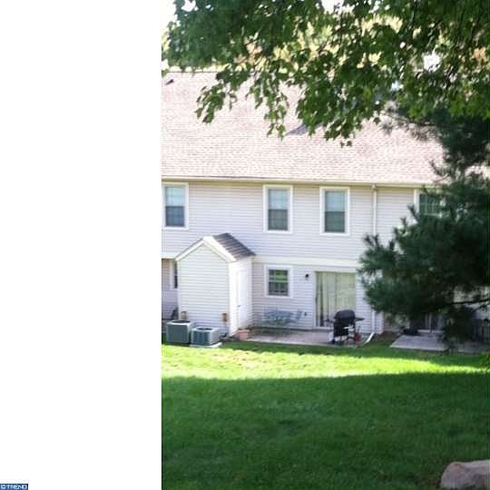 2nd image of 1057 Maple Glen Cir