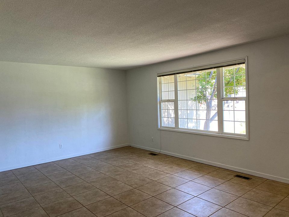 2nd image of 2215 Arctic Cir