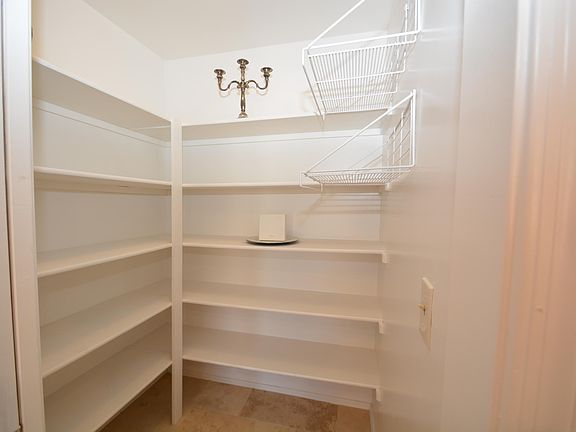 4th image of 3810 E Wildwood Dr