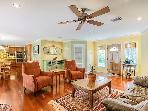 3rd image of 6501 Laurel Wood Dr