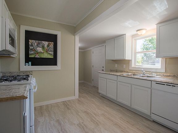 3rd image of 176 Travia Ave