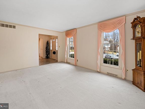 3rd image of 9 Stone Barn Dr