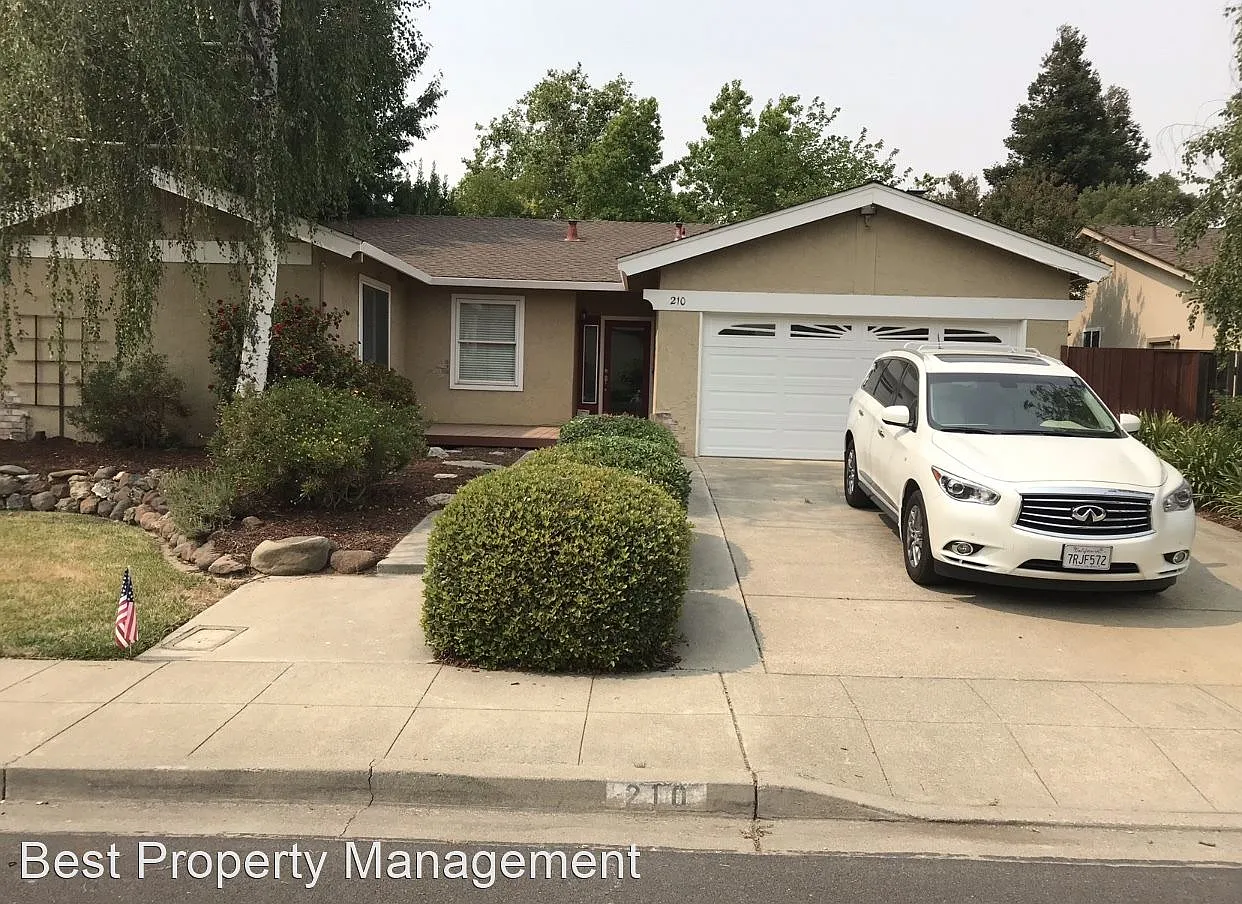 210 Amber Way photo 1