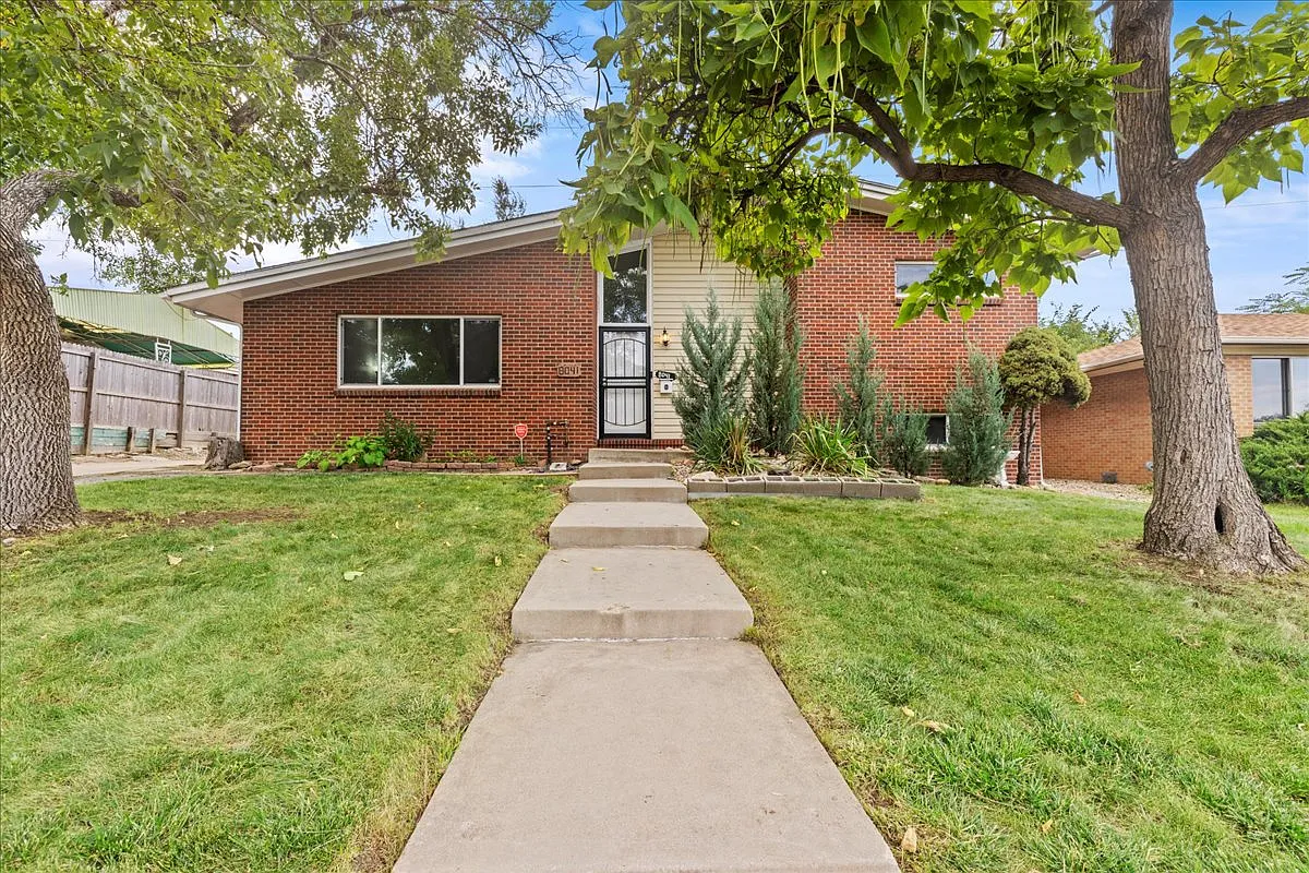 5 bed, 1930 sqft, $3,200 — Photo 1