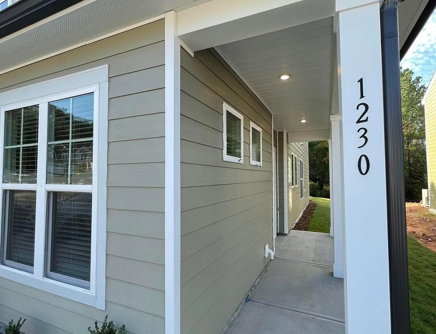 3 bed, 2.5 bath, 1979 sqft, $2,200 — Photo 3
