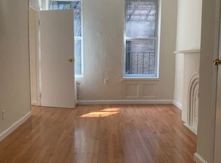 242 W 16th St APT 2R, New York, NY 10011
