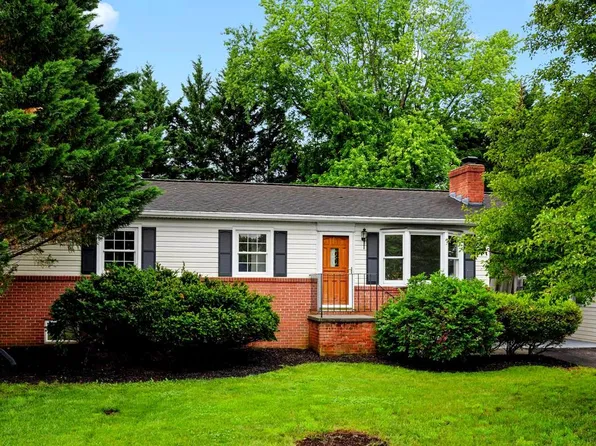 100 Huntcrest Cir, Winchester, VA 22602