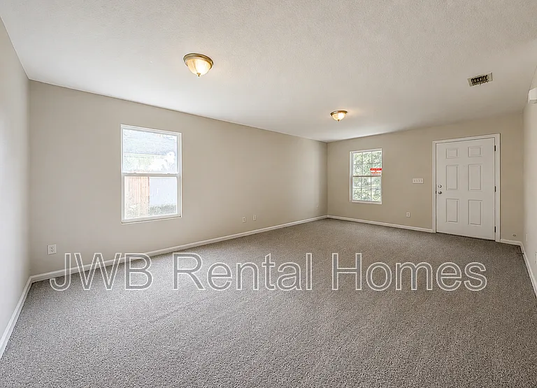 2923 W 3rd St — Photo 4