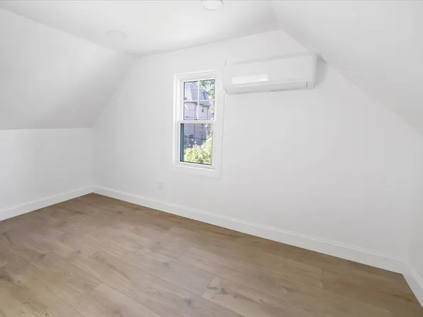 46 Garden Place image 23 of 34