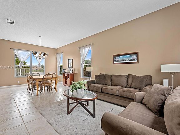 5th image of 6423 Sand Hills Cir