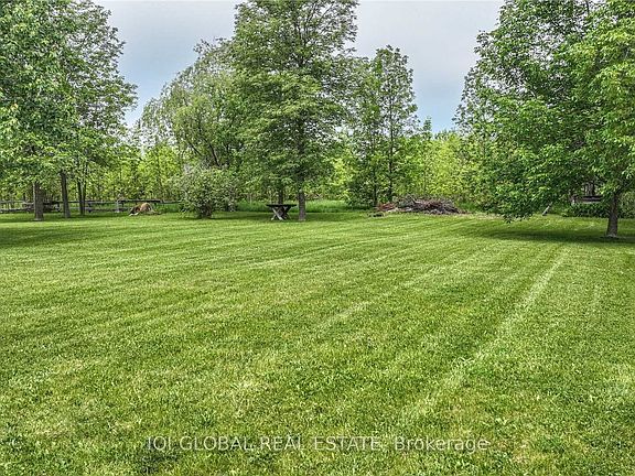 5th image of 3872 Edgehill Rd