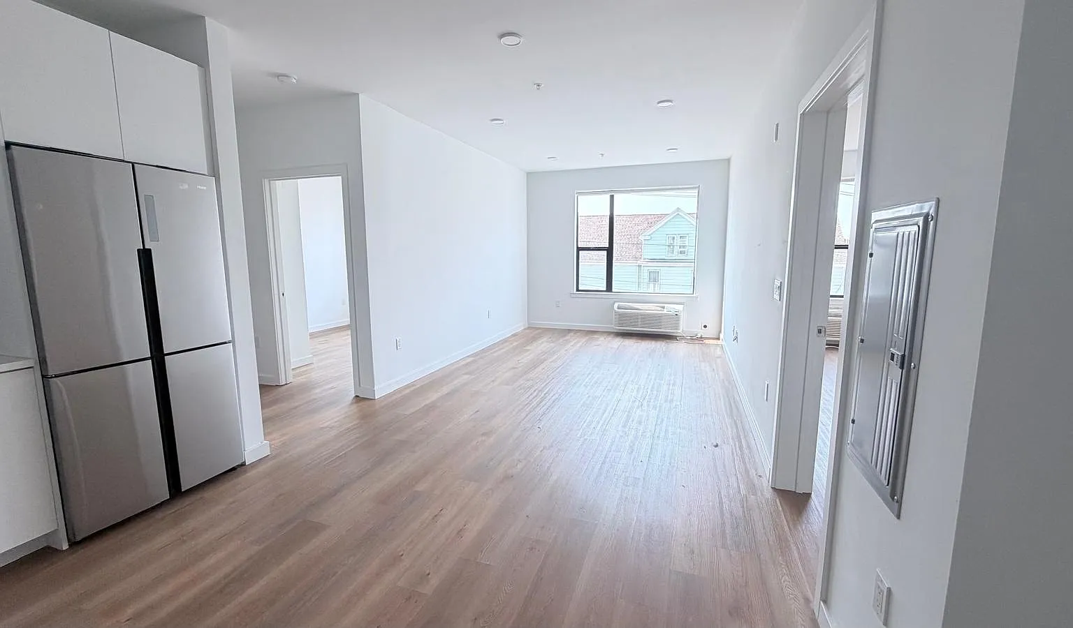 176 W 7th St — Photo 2