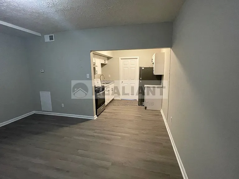 208 Lakeshore Dr #19 — Photo 5