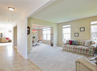 9865 Berkshire Ln, Huntley, IL 60142