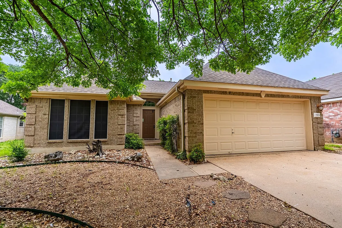 Building Photo - 1504 Parkwood Dr