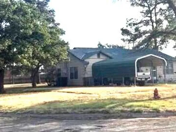 214 W 6th St, Hale Center, TX 79041