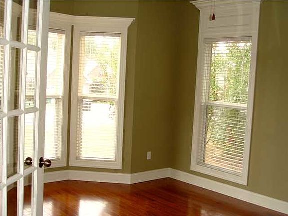 3rd image of 334 Kingston Dr
