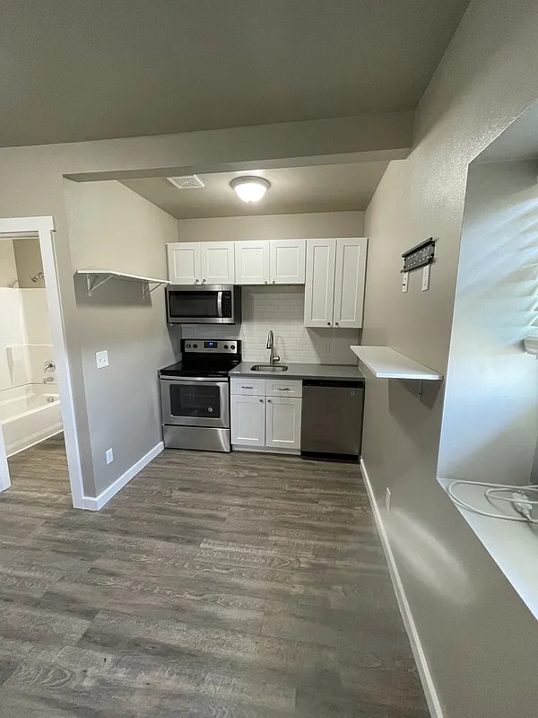 Studio, 1.0 bath, 500 sqft, $700 — Photo 1