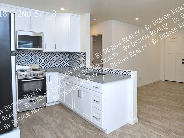 3618 E 2nd St — Photo 3