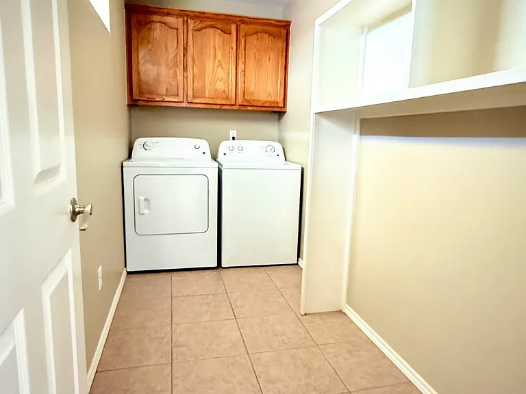 701 S Logan Dr #4 — Photo 12