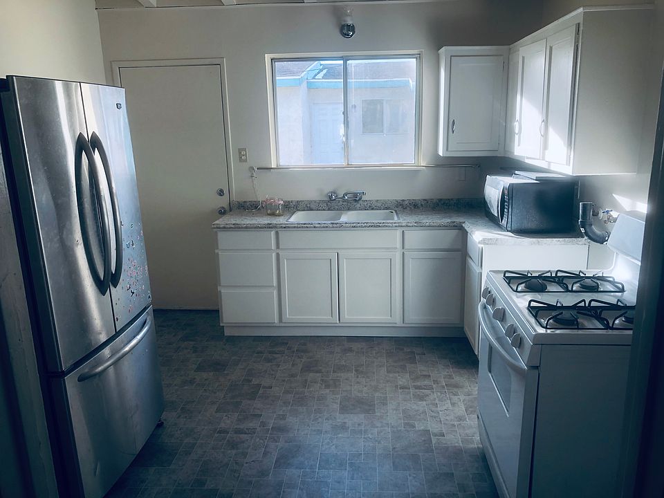 1st image of 557 W Avenue H8