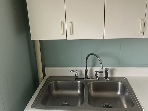 4th image of 137 Hill St