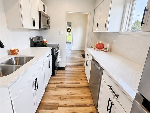 4th image of 363 White Oak Ave