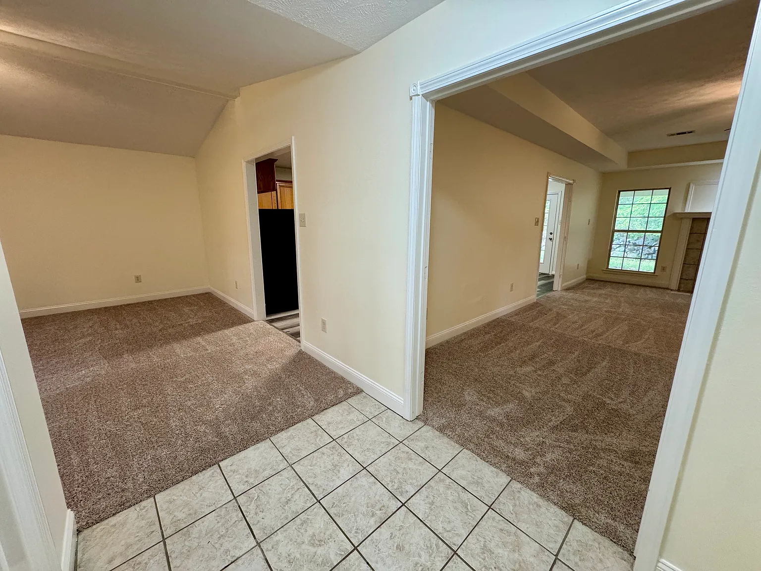 3 bed, 2077 sqft, $1,900 — Photo 3