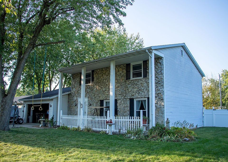 1st image of 2704 W Yorkshire Dr