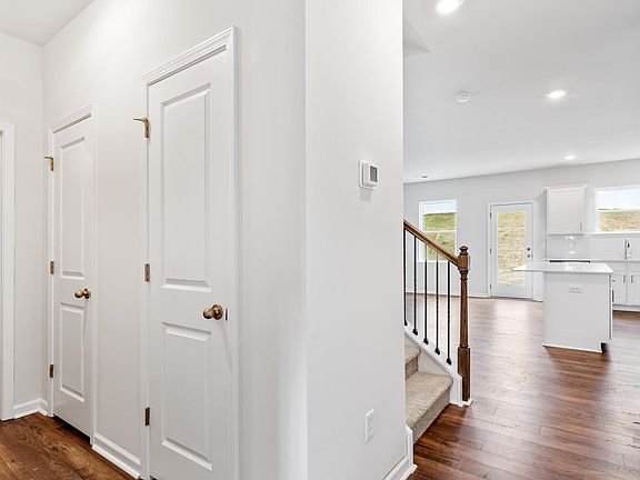 5th image of 941 Pineland Dr