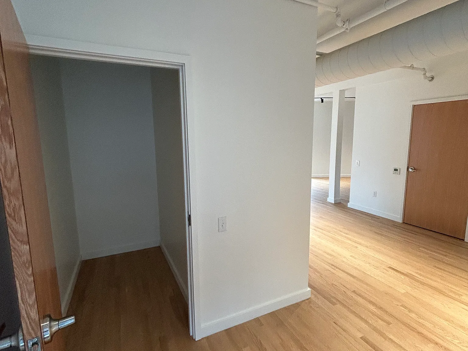 601 E Broadway — Photo 2
