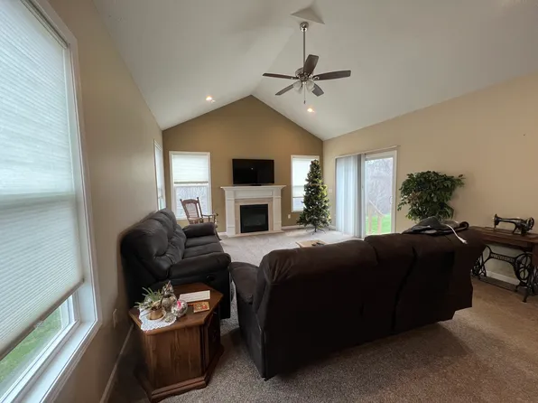 52 Timber Creek Trl, Rochester, NY 14606