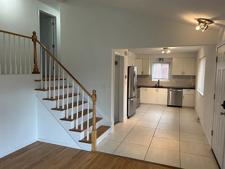 118 W Lawrence Ave — Photo 7