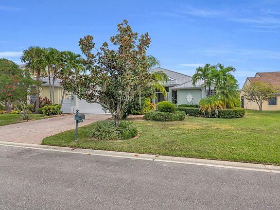 4th image of 302 NW Westover Court