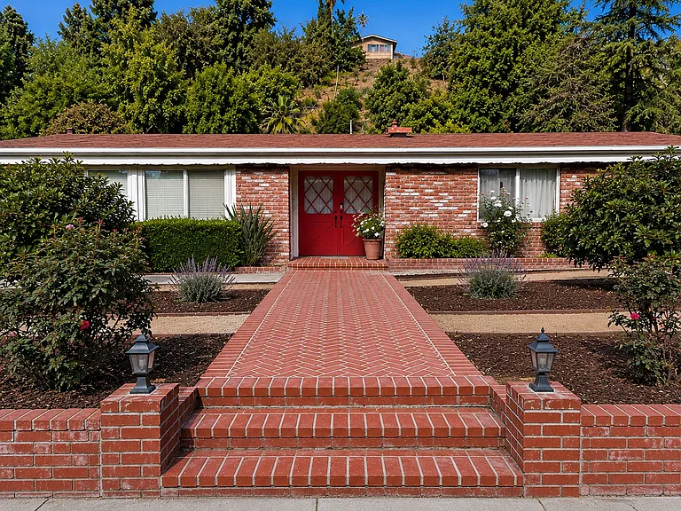 5810 Serrania Ave — Photo 17