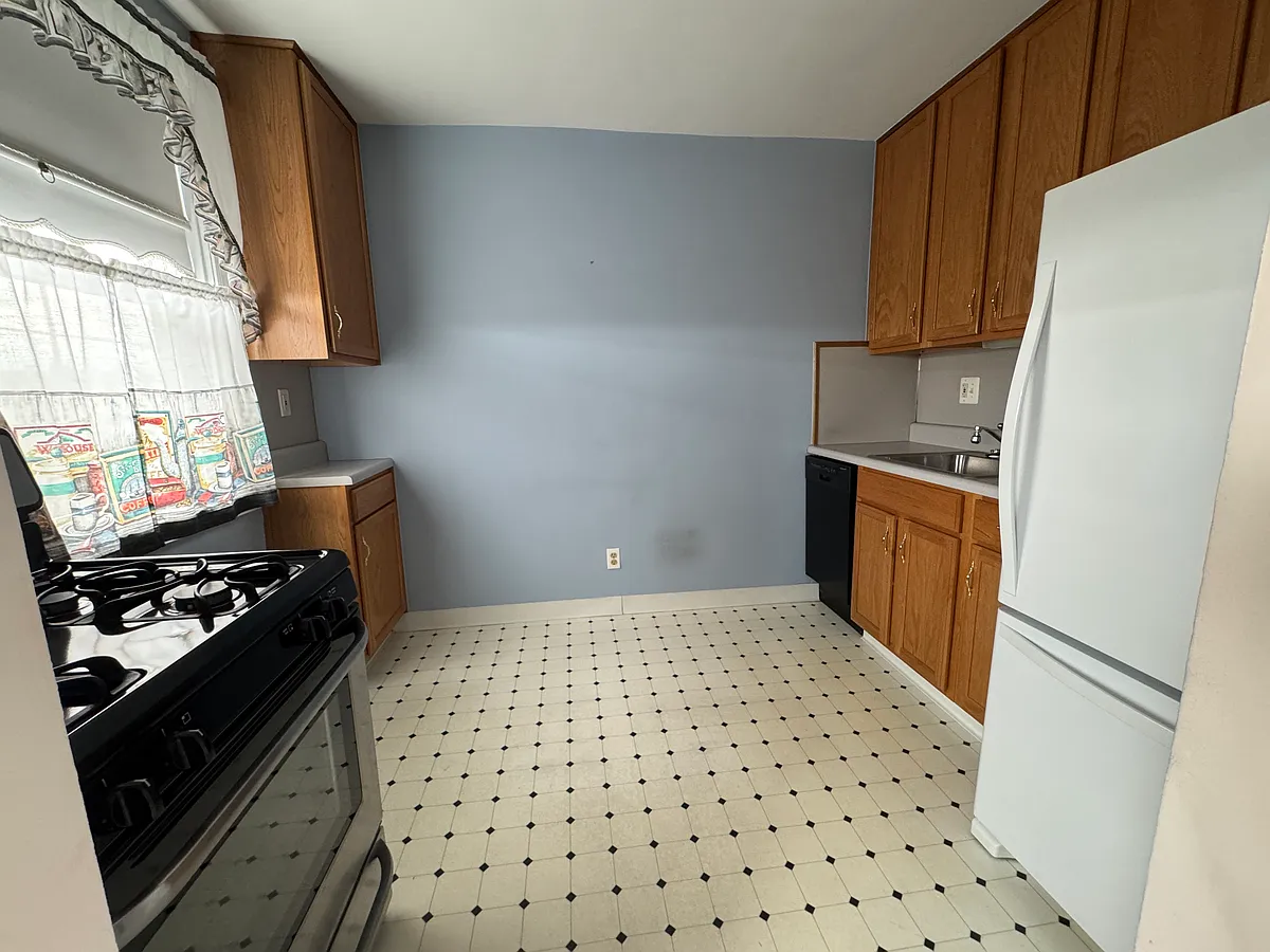 Building Photo - 7129 Brous Ave