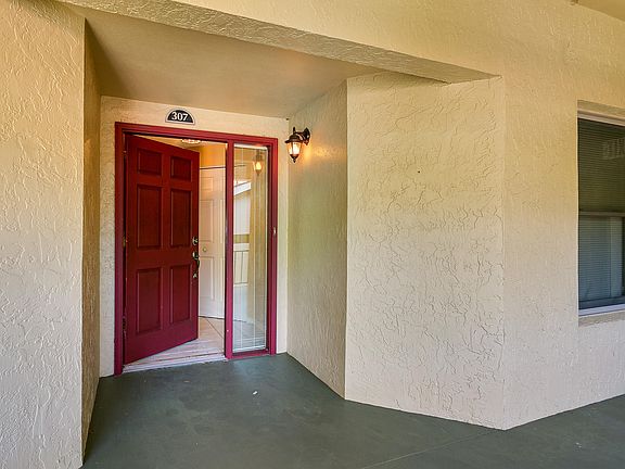 3rd image of 2099 Winterbourne St #307