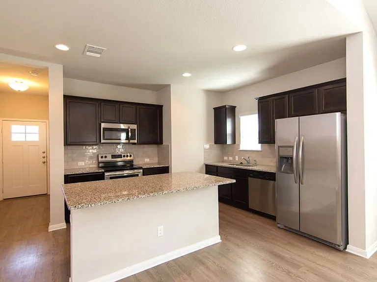 649 Donegal Ln — Photo 10