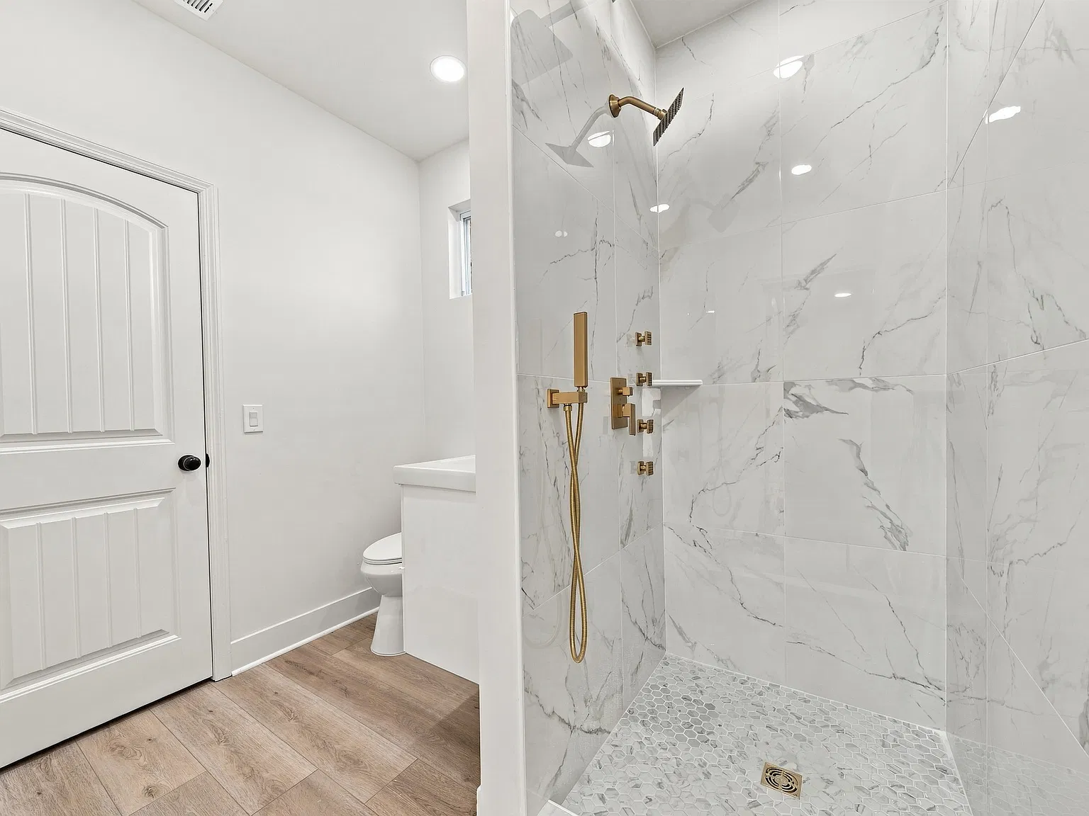 3 bed, 1118 sqft, $2,000 — Photo 4