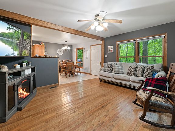 4th image of 6586 Breezewood Dr