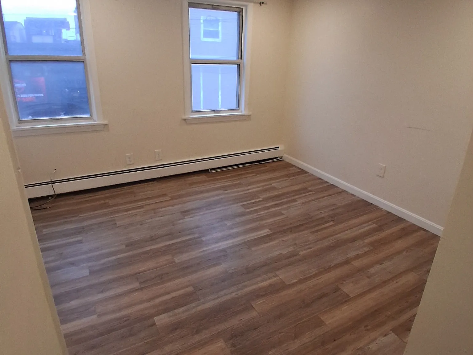 3 bed, 1000 sqft, $2,900 — Photo 4